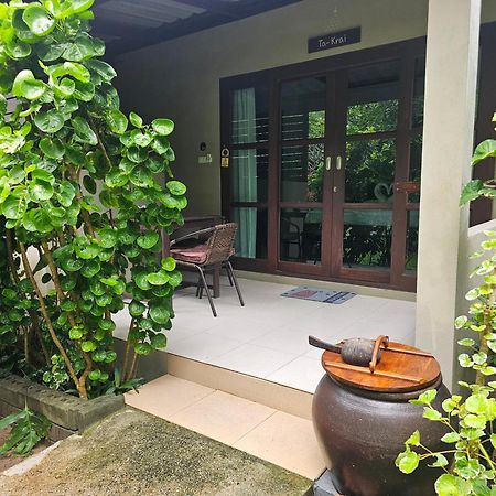 Hotel Bang Po Hut à Ban Bang Po Extérieur photo
