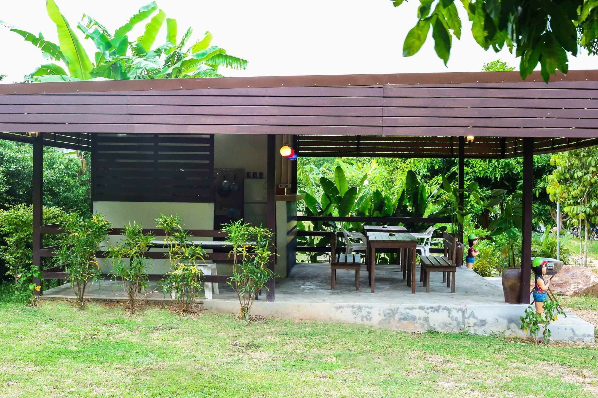 Hotel Bang Po Hut à Ban Bang Po Extérieur photo