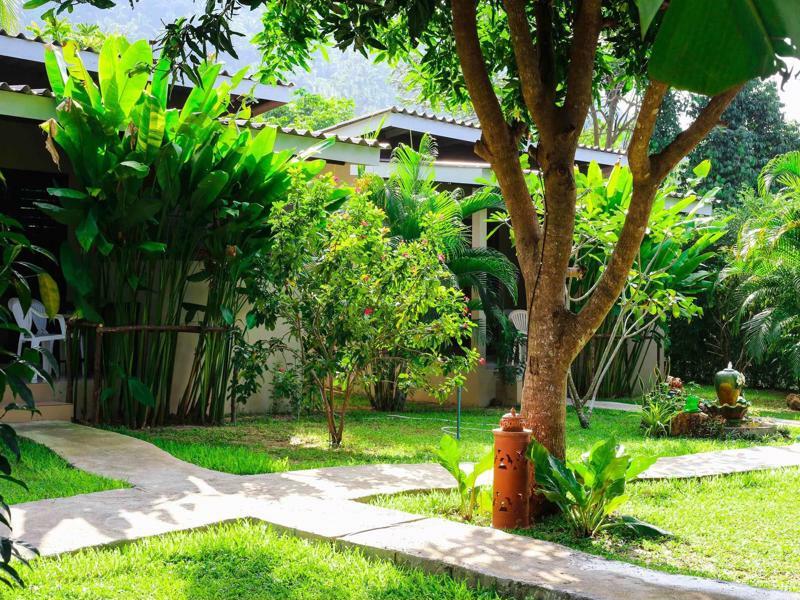 Hotel Bang Po Hut à Ban Bang Po Extérieur photo